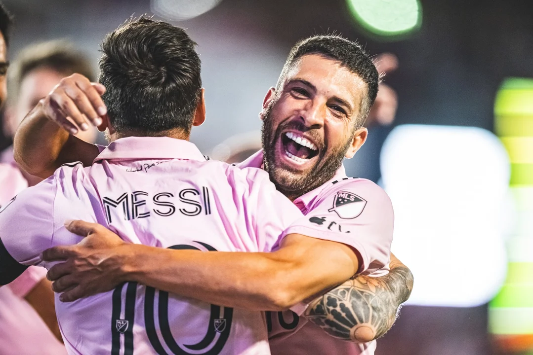 Leo Messi y Jordi Alba en el festejo de gol