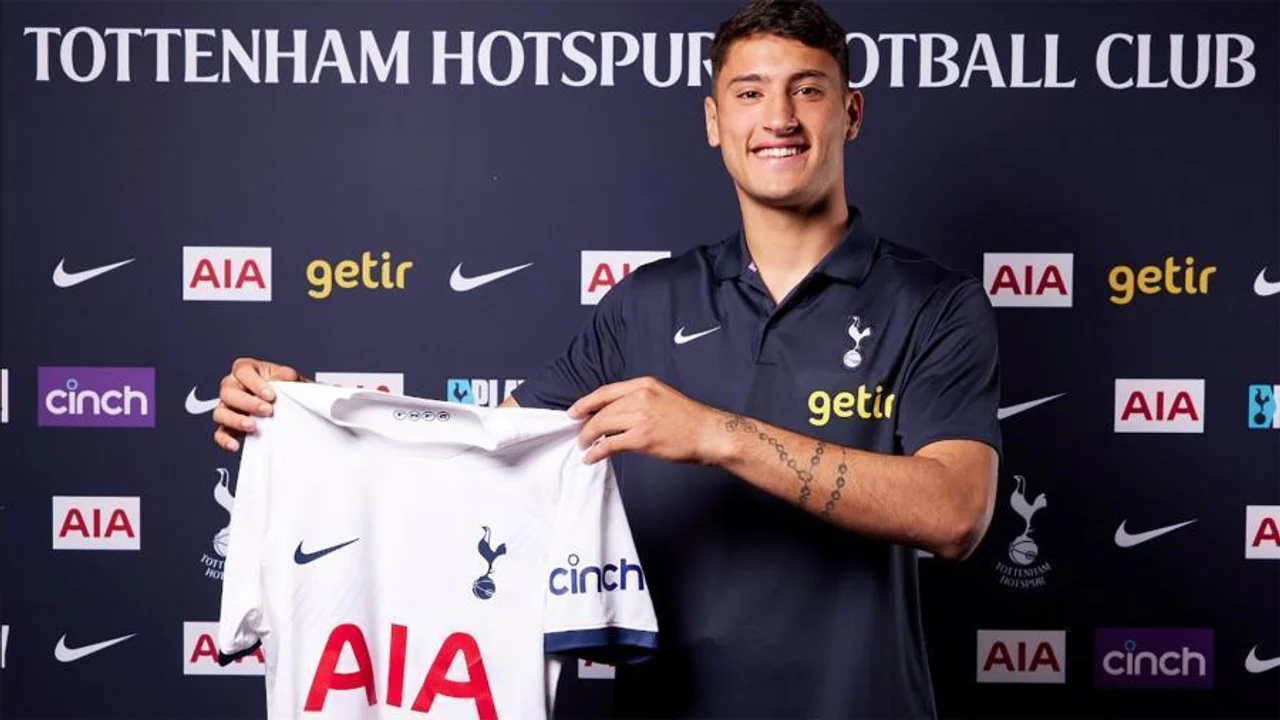 ALEJO VELIZ FUE PRESENTADO EN TOTTENHAM