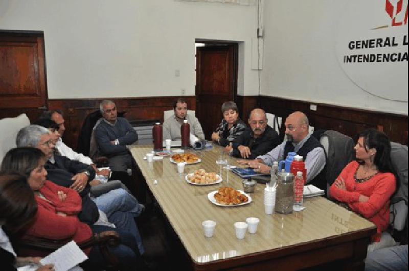 Autoridades lamatritenses mantienen un encuentro con referentes nacionales de la tercera edad.