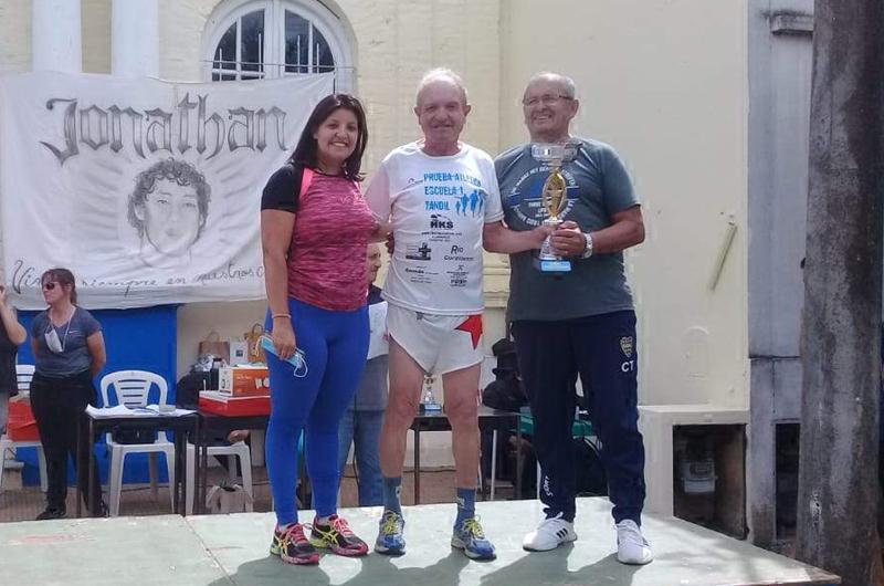 Angeletti, reconocido en Azul