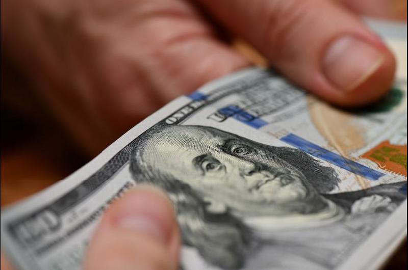 El dólar libre llegó a los $200 y alcanzó un nuevo record