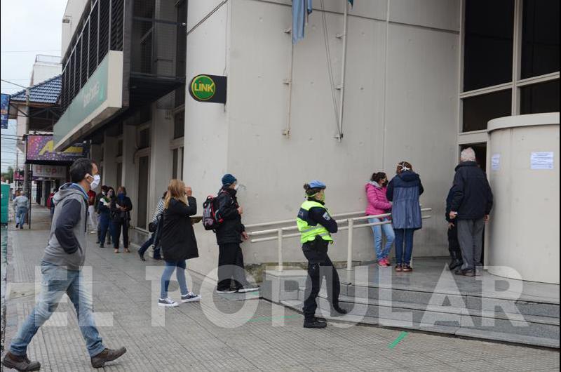 Turnos en el banco: el mes que viene dejará de ser obligatorio concurrir con cita previa
