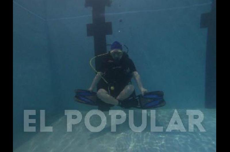 Nacho Ponce realizando una prueba de habilidad como parte de la preparaciÃ³n para el bautismo.