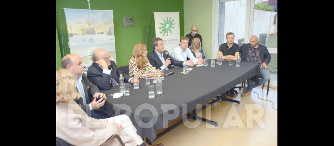 Casi un centenar de personas, la mayorÃ­a empresarios pymes, participaron de la Mesa de ProducciÃ³n.