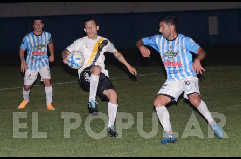 Ferro fue local ante El Provincial en la cancha de Racing. El "carbonero" ya tiene ocho victorias en el torneo.