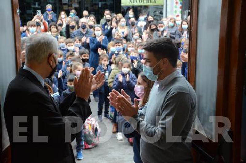 El doctor AmÃ­lcar Dirazar y el intendente Ezequiel Galli protagonizaron el tradicional corte de cintas.
