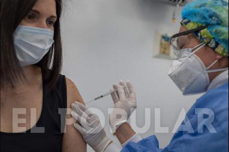 Terceras dosis de vacunación: para quiénes son y cuál es la diferencia con el refuerzo