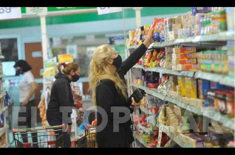 La ley promueve la prevenciÃ³n de la malnutriciÃ³n en la poblaciÃ³n y la reducciÃ³n de enfermedades crÃ³nicas no transmisibles.