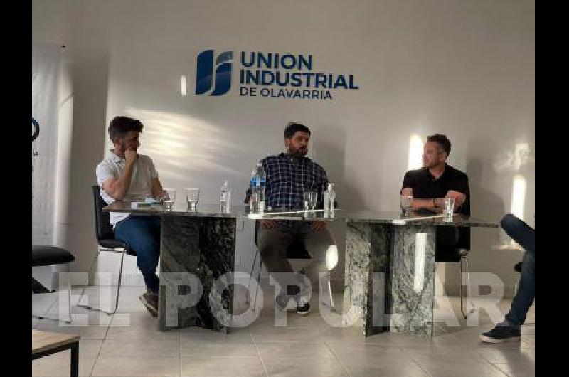 Cenizo, Robbiani y Longo en la UIO.