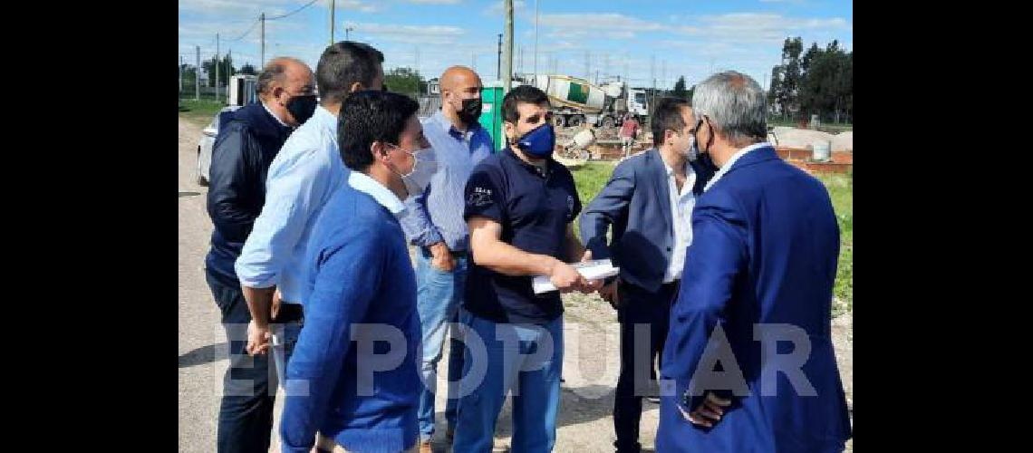 Con el ministro Jorge Ferraresi, en el barrio minero.