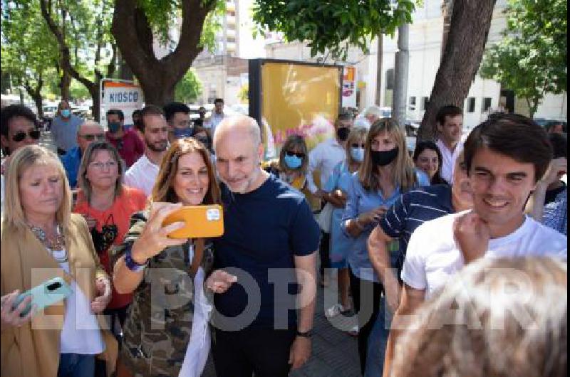 Larreta, con vecinos en el interior bonaerense.