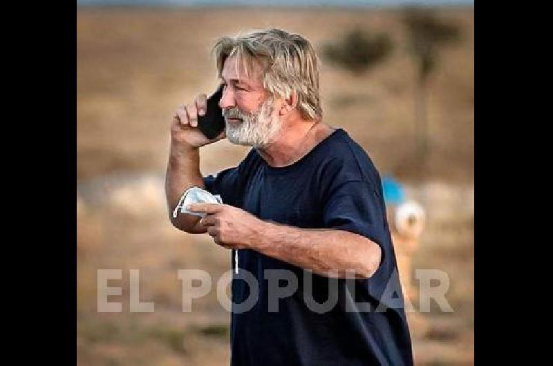 El actor Alec Baldwin mató de un disparo accidental a la directora de fotografÃa Halyna Hutchins e hirió al director Joel Souza.