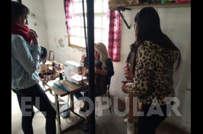 La estilista y peluquera Brisa Godoy Casanova trabajó junto a internos e internas.