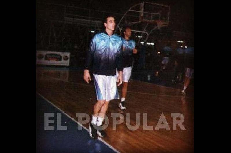 Emanuel Ginóbili en el Maxi Gimnasio. Enfrentó al Bata en el debut en la Liga.