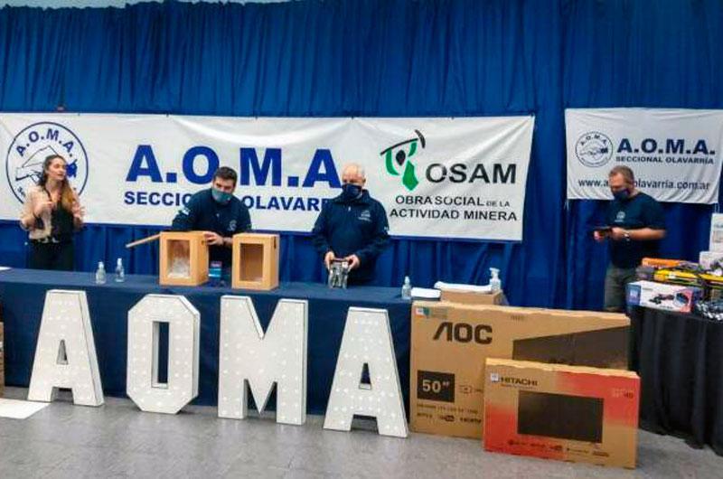 Sorteo de regalos por el Día del Obrero Minero