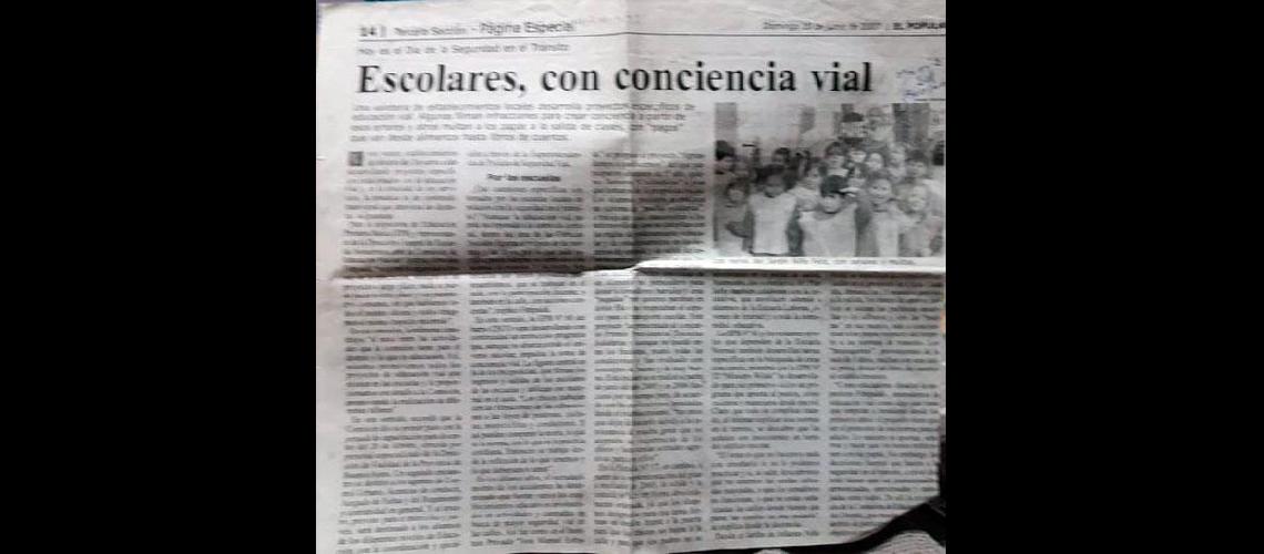Recuerdos familiares de Corina Colom de Berrino. Recortes de diario El Popular