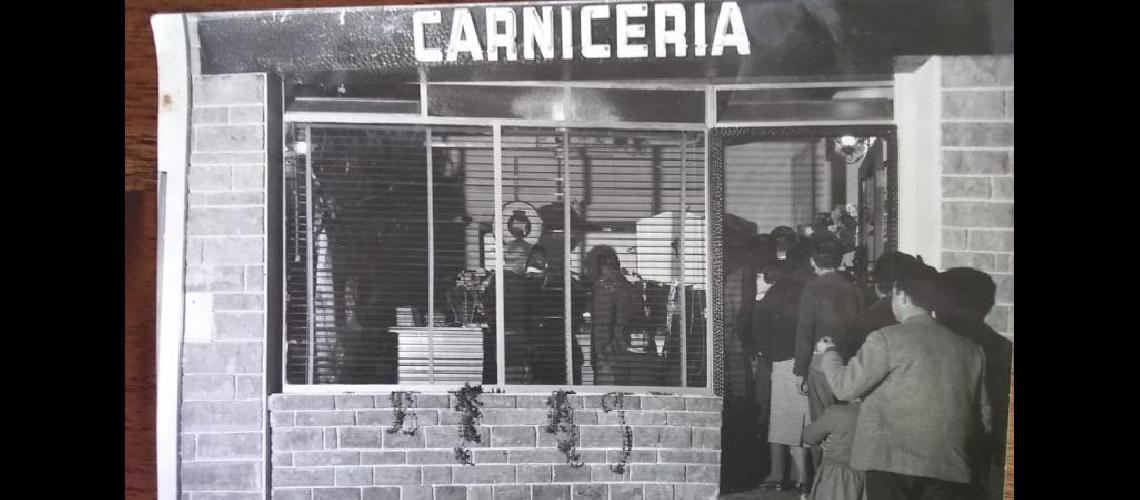 AÃ±o 1960. Mi papÃ¡ Argentino Felipe Larreche "Tino" inauguraba la carnicerÃ­a La Paloma en Av. del Valle 3240