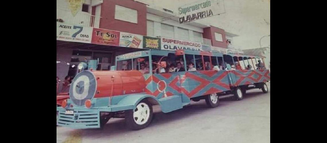 El tivoli era de mi papÃ¡ Rodolfo. En la foto estÃ¡ haciendo una parada en la calle Rivadavia donde estaba supermercado OlavarrÃ­a Silvia 162