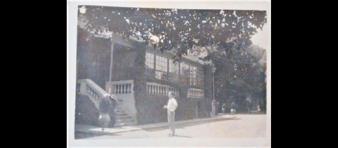 Bienvenido Escudero frente al casco de la Estancia La Tigra por el aÃ±o 1935. Foto: Sandra Lujan Ullmann