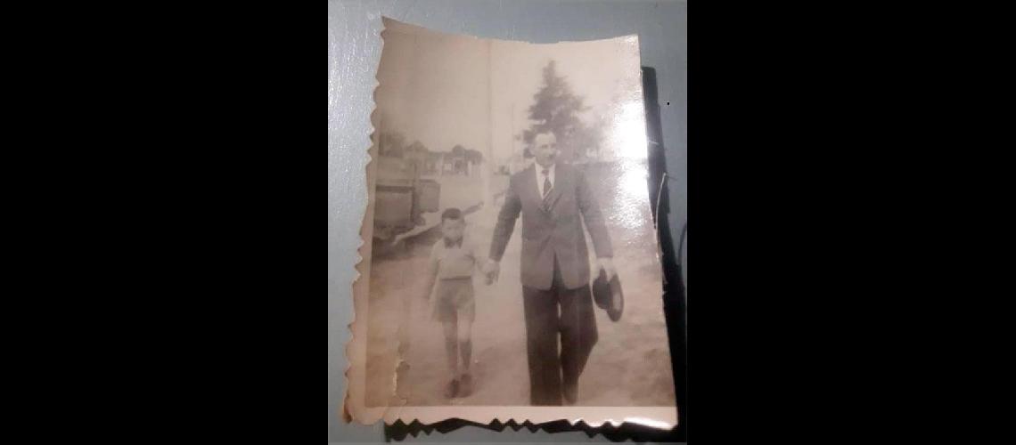 AsÃ­ llegÃ¡bamos con mi padre al Club Estudiantes un fin de semana (AÃ±o 1956/57) a un partido de fÃºtbol. Manuel Pedro Esteves y Manuel Mario Esteves