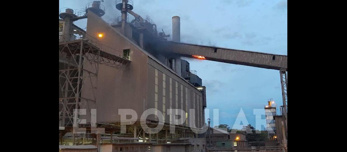Grave incendio afectó la planta Cementos Avellaneda