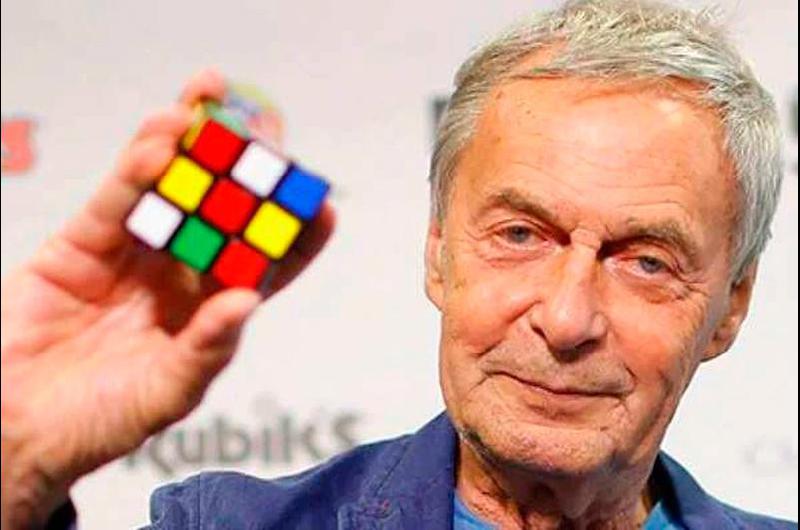 Erno Rubik hoy sigue dando clases en la universidad