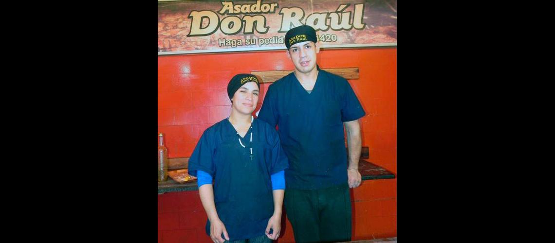Andrea Rusconi y SebastiÃ¡n FernÃ¡ndez en el Asador de Don RaÃºl.
