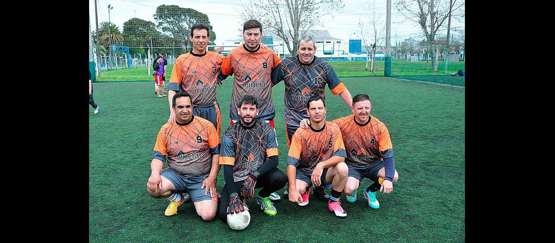 PasÃ³ el certamen de pesca en la laguna Blanca Chica y ahora se iniciÃ³ el torneo de fÃºtbol reducido, todo correspondiente a la OlimpÃ­ada Minera 2018 que cada aÃ±o organiza AOMA Seccional OlavarrÃ­a.