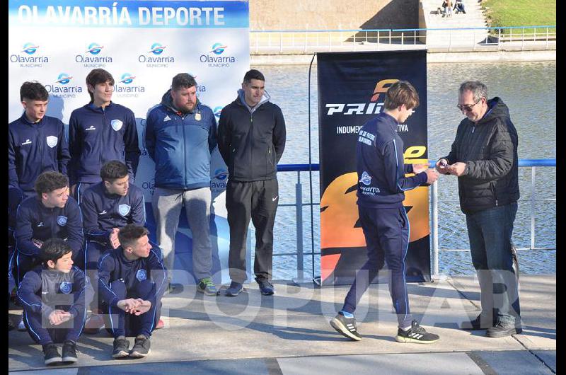 El capitÃ¡n recibiÃ³ la cinta. Carlos RamÃ­rez