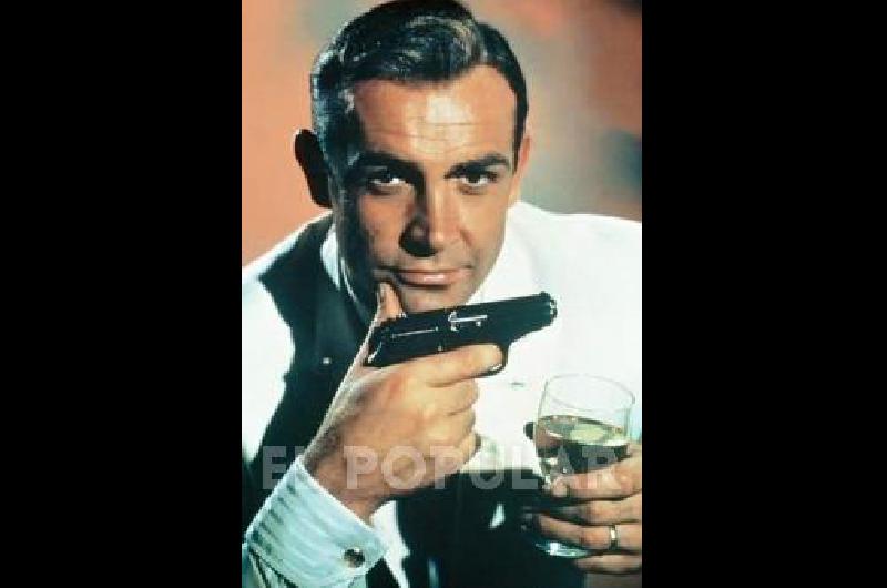 Sean Connery con la emblemÃ¡tica pistola de "El satÃ¡nico Dr. No".