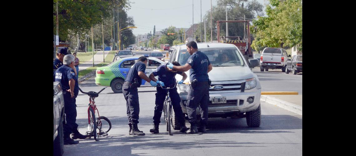 Secuestraron una camioneta y buscan  determinar si es la que arrolló a una ciclista