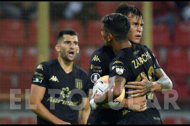 Racing ganÃ³ como visitante en su debut en la Copa.