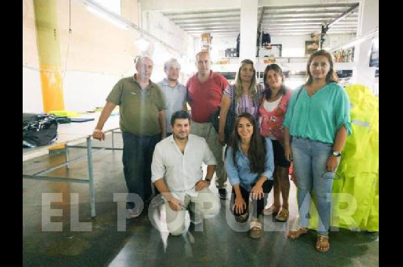 Autoridades lamatritenses junto a operarios de La Colina se capacitaron e iniciarán una textilera en la mencionada localidad.