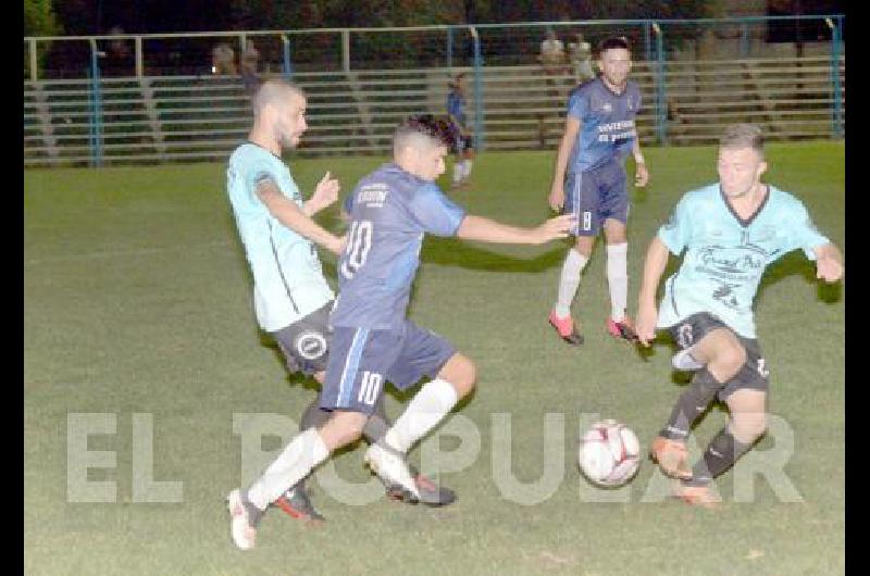 Municipales y El FortÃn jugaron ayer en la cancha de Ferro Carril Sud.