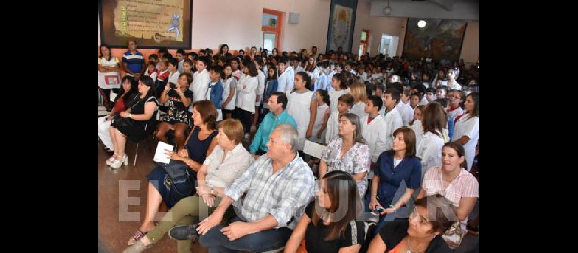 Autoridades y comunidad educativa participaron de la apertura del ciclo.