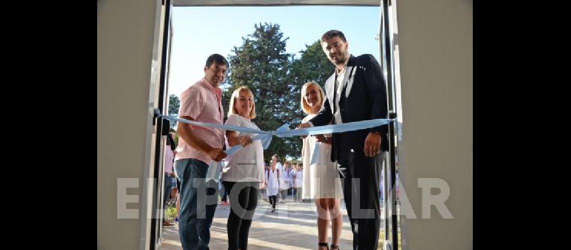 El calor, las expectativas y una renovada Primaria  de Sierra Chica fueron postales del inicio escolar