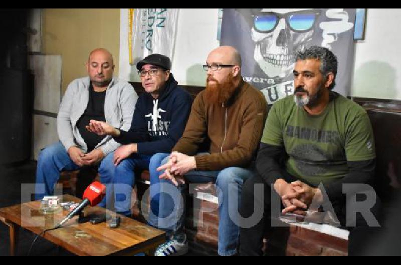"Somos cuatro amigos disfrutando de la música", se describen los integrantes del grupo musical.