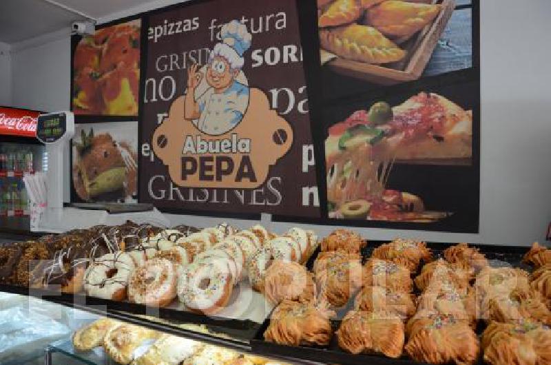Platos humeantes, con el sello de "Abuela Pepa"
