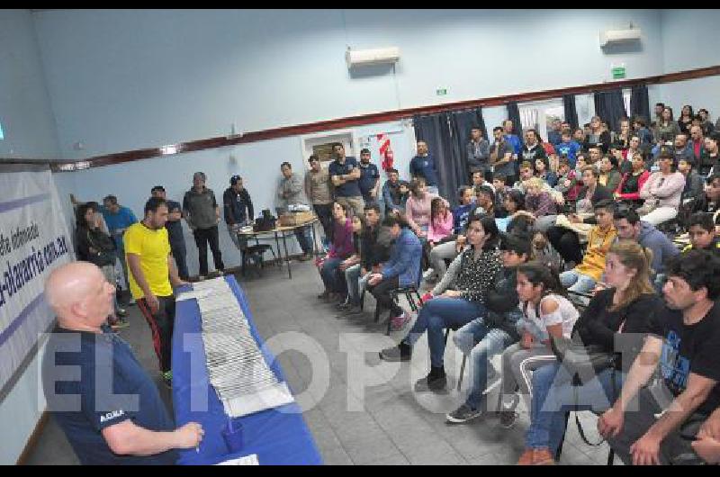 Se hizo la reuniÃ³n informativa de los dirigentes con los padres afiliados a AOMA.