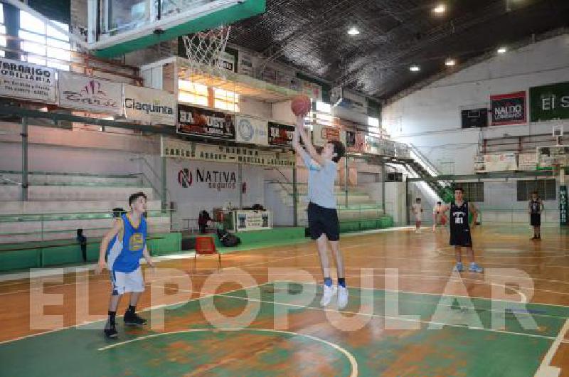 El equipo local se entrenÃ³ en la semana y ayer debutÃ³ con una victoria.