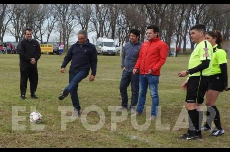 Durante la jornada del regreso "chacarero" en Iturregui el hijo el entrañable Rogelio Silva realizó el puntapié inicial.