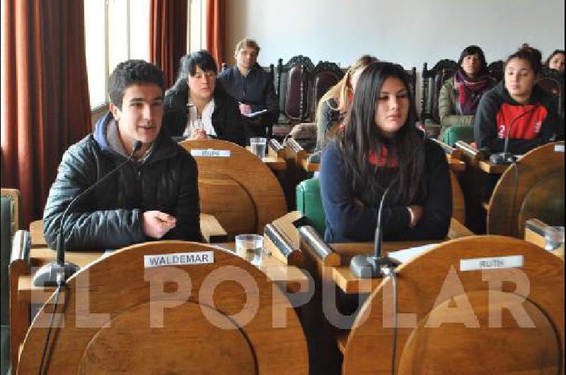 Los alumnos de secundaria abordaron diversas temÃ¡ticas.