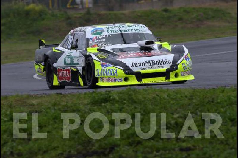 Alejandro Weimann perdió posiciones bajo la lluvia.
