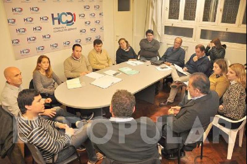 La comisiÃ³n de LegislaciÃ³n tuvo sesiÃ³n ampliada: numerosos concejales se sumaron para escuchar a los representantes de la UniÃ³n Industrial.