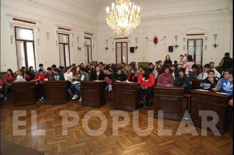 En el SalÃ³n Blanco del Palacio Municipal, hoy se llevarÃ¡ a cabo la instancia local del Parlamento Juvenil del Mercosur.