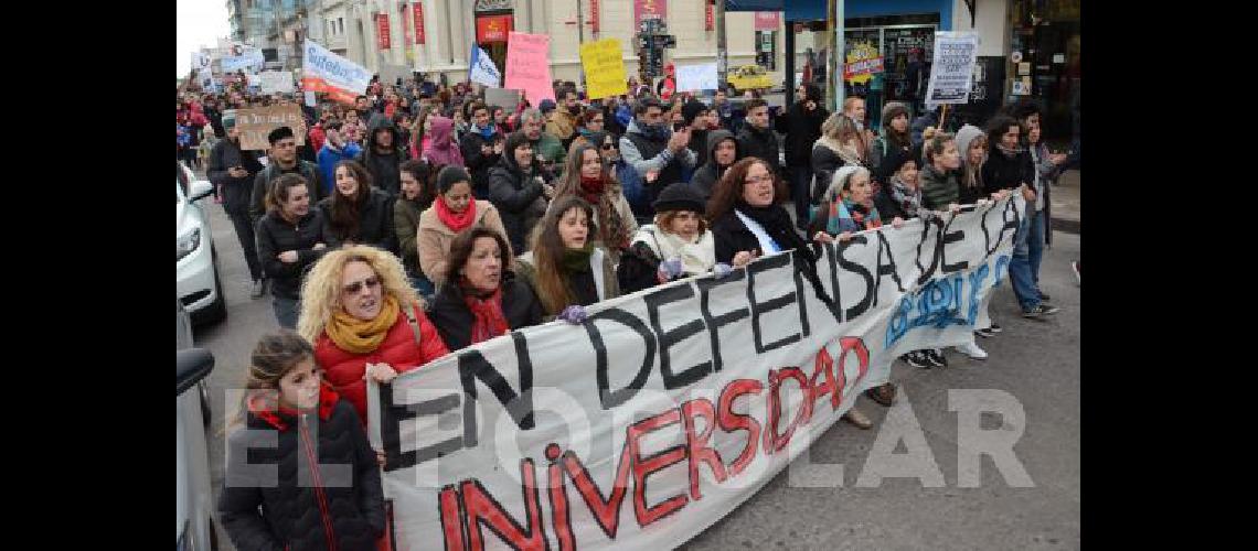 La marcha por la educaciÃ³n pÃºblica atraviesa a la comunidad.
