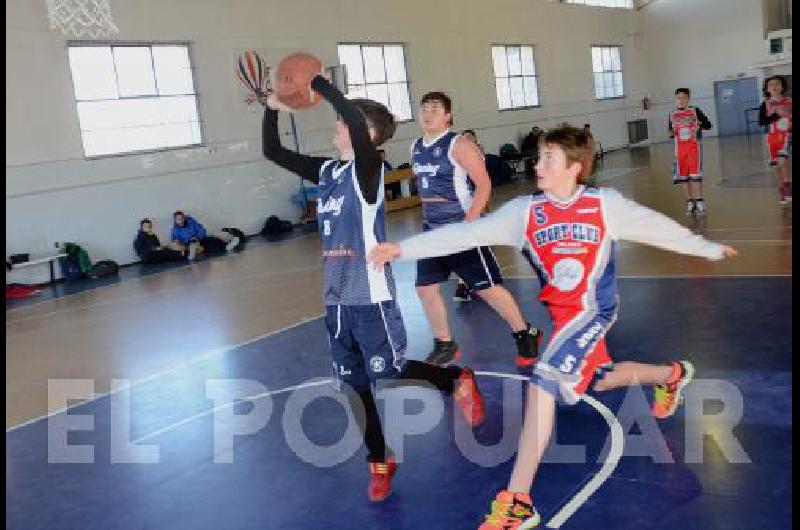 Racing A. Club viene de jugar ante Sport de BolÃvar.