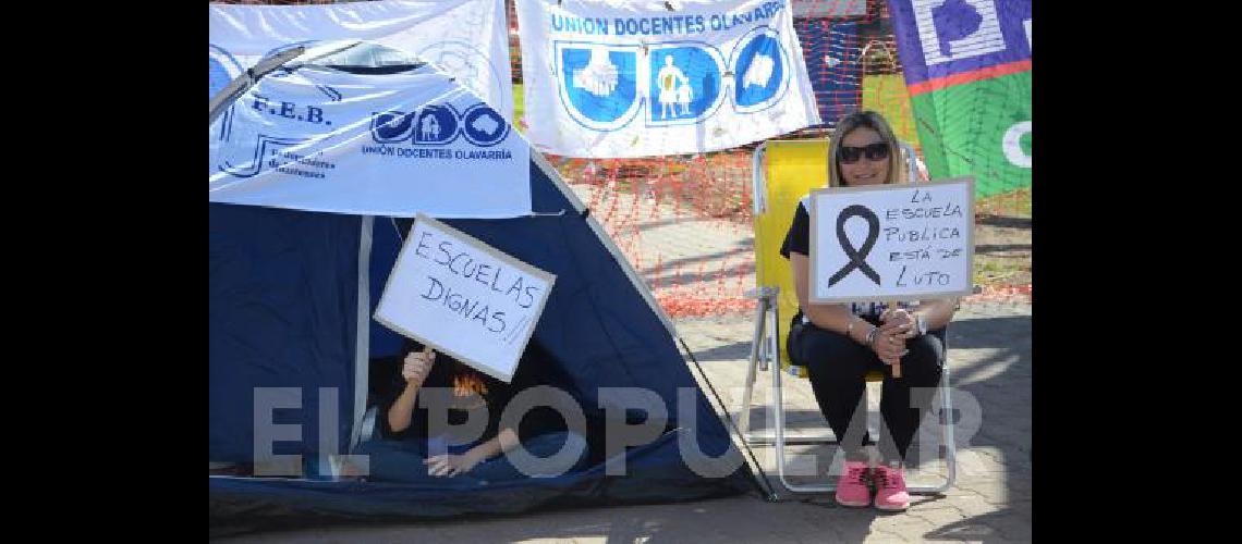 Comenzó el paro y el acampe de los docentes