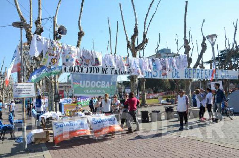 El Pase JesÃºs MendÃ­a es el escenario de esta lucha que estÃ¡n llevando a cabo los docentes.