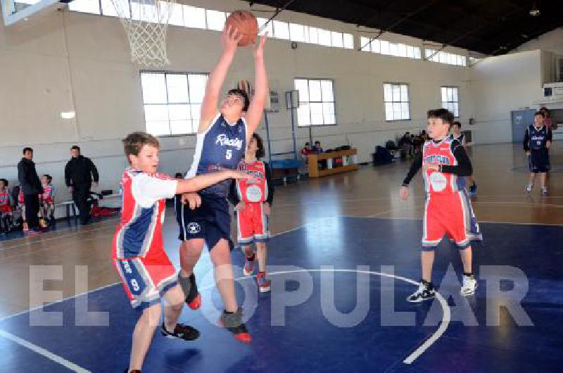 Racing A. Club recibió a Sport Club Trinitarios de BolÃvar en El FortÃn.